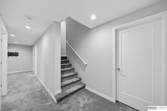 1039 Titan Drive, Hickman, NE 68372