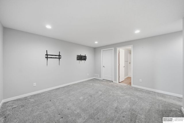 1039 Titan Drive, Hickman, NE 68372