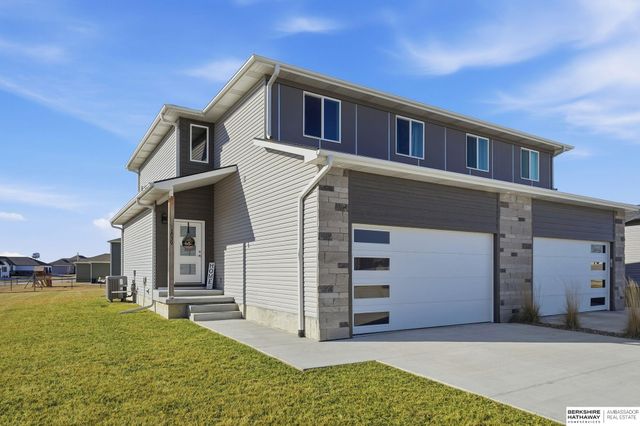 1039 Titan Drive, Hickman, NE 68372