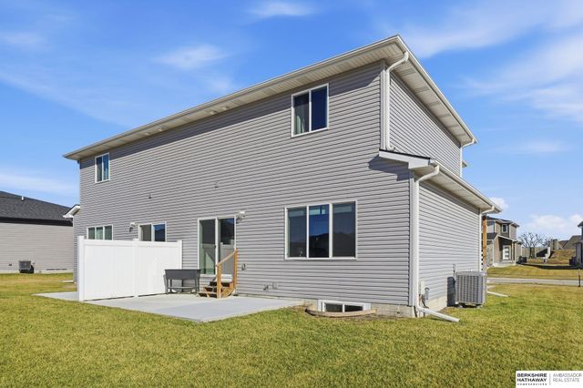 1039 Titan Drive, Hickman, NE 68372