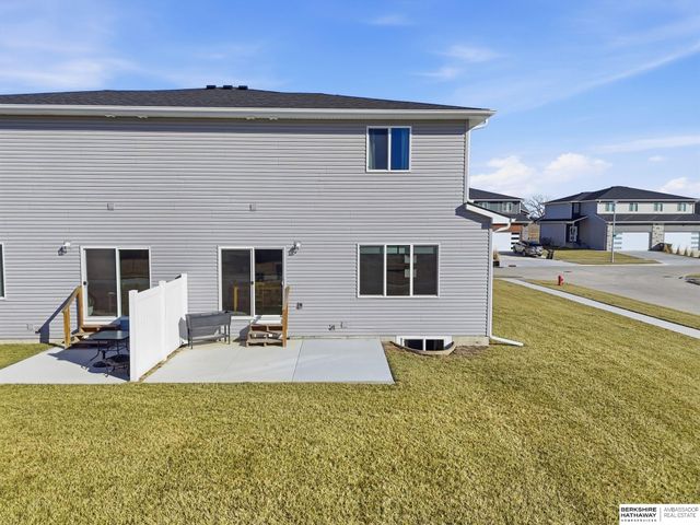 1039 Titan Drive, Hickman, NE 68372