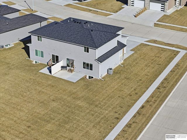 1039 Titan Drive, Hickman, NE 68372