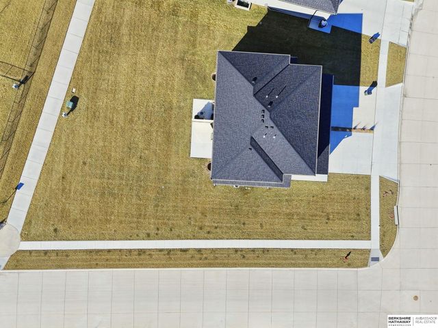 1039 Titan Drive, Hickman, NE 68372