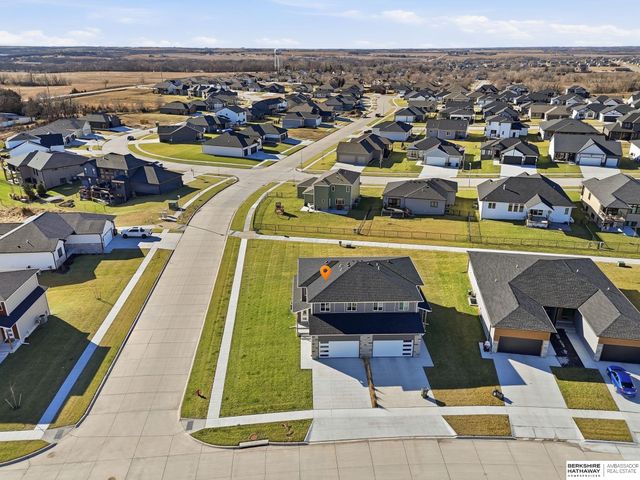 1039 Titan Drive, Hickman, NE 68372