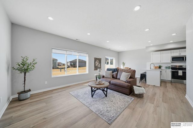 1039 Titan Drive, Hickman, NE 68372