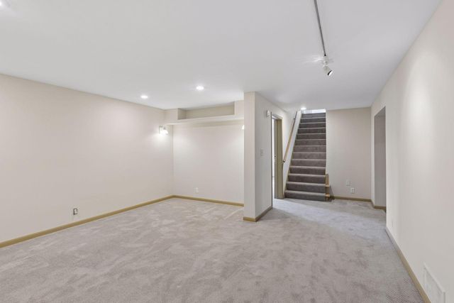 2079 Upper Saint Dennis Road, Saint Paul, MN 55116