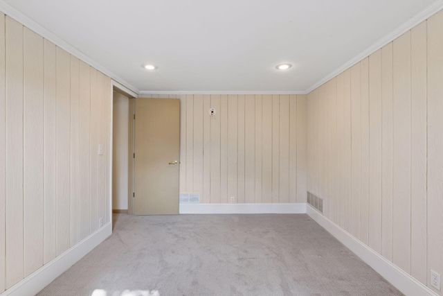 2079 Upper Saint Dennis Road, Saint Paul, MN 55116