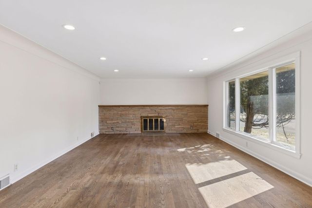 2079 Upper Saint Dennis Road, Saint Paul, MN 55116