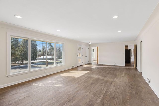 2079 Upper Saint Dennis Road, Saint Paul, MN 55116