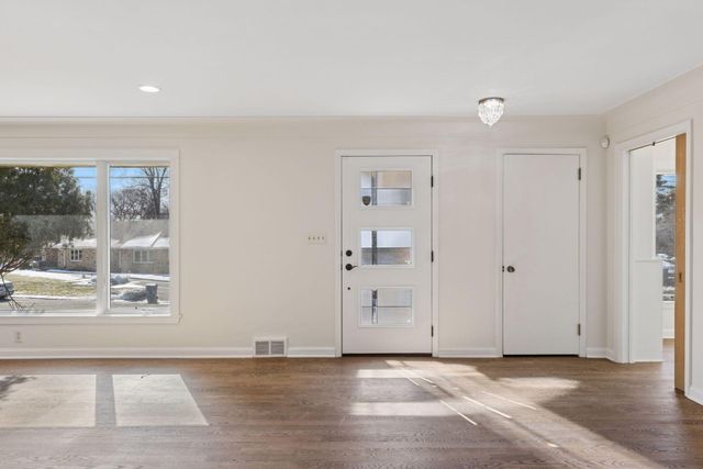 2079 Upper Saint Dennis Road, Saint Paul, MN 55116