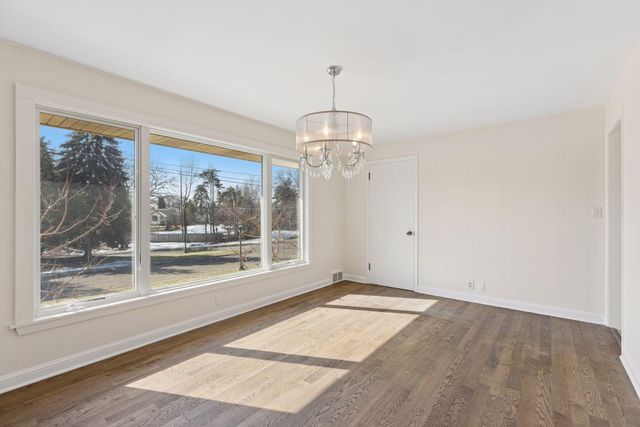 2079 Upper Saint Dennis Road, Saint Paul, MN 55116