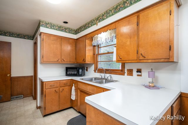 2762 100th Street SE, Caledonia, MI 49316