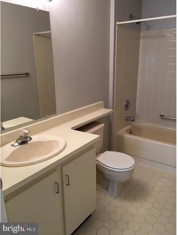 14 VERSAILLES CT, Trenton, NJ 08619