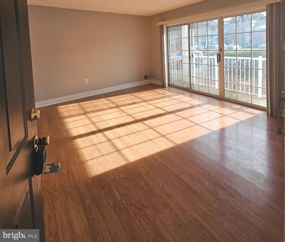 14 VERSAILLES CT, Trenton, NJ 08619