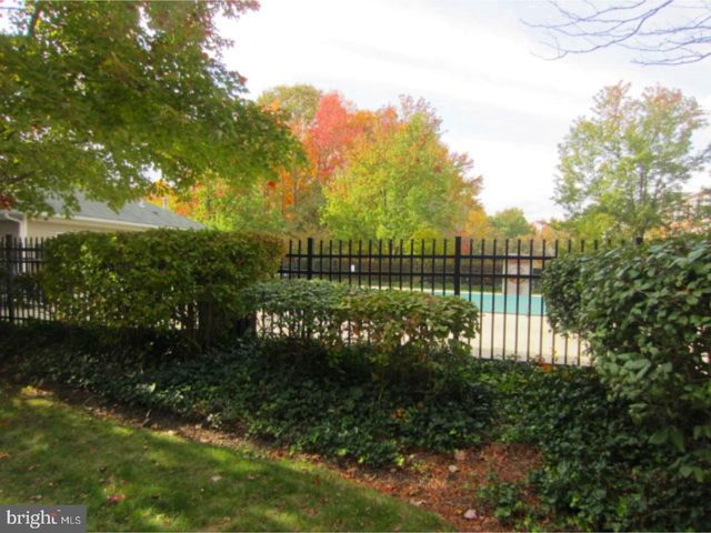 14 VERSAILLES CT, Trenton, NJ 08619