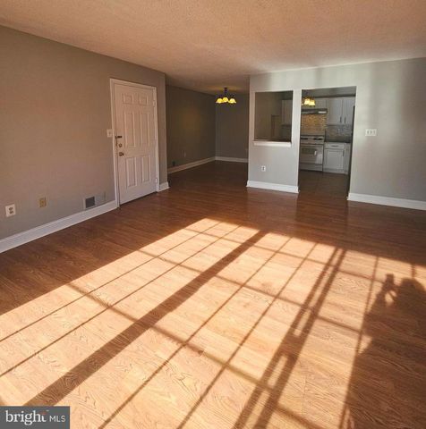 14 VERSAILLES CT, Trenton, NJ 08619