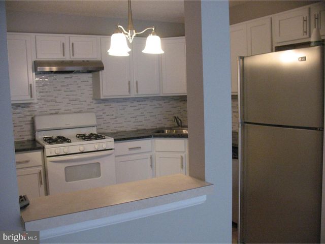 14 VERSAILLES CT, Trenton, NJ 08619