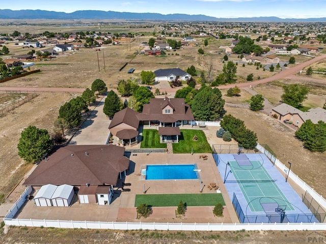 1180 S Oakleaf Dr, Pueblo West, CO 81007