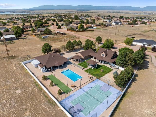 1180 S Oakleaf Dr, Pueblo West, CO 81007