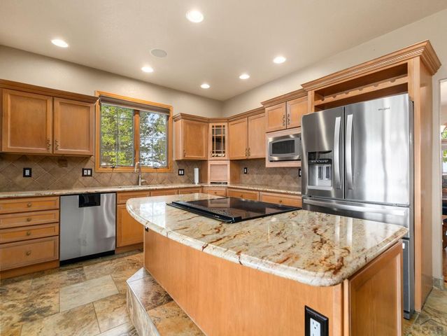 1180 S Oakleaf Dr, Pueblo West, CO 81007