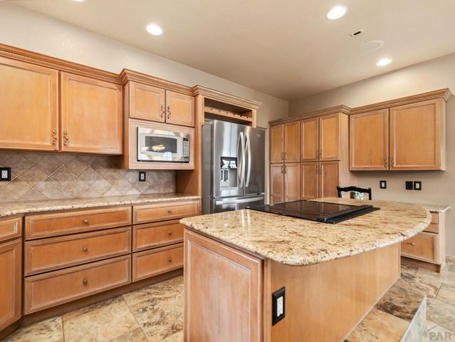 1180 S Oakleaf Dr, Pueblo West, CO 81007