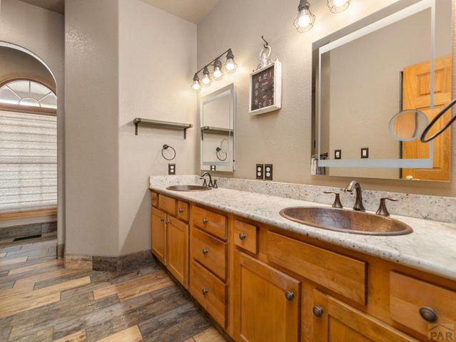 1180 S Oakleaf Dr, Pueblo West, CO 81007