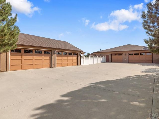 1180 S Oakleaf Dr, Pueblo West, CO 81007