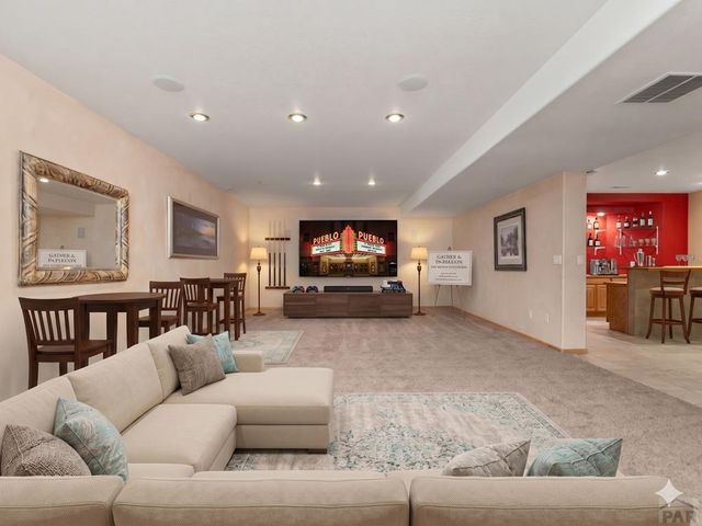 1180 S Oakleaf Dr, Pueblo West, CO 81007