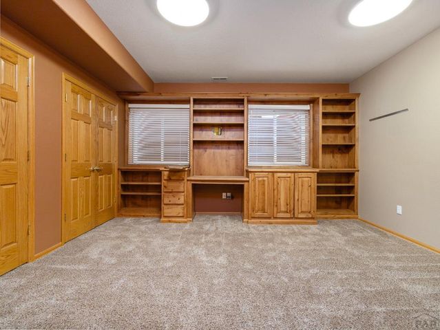 1180 S Oakleaf Dr, Pueblo West, CO 81007