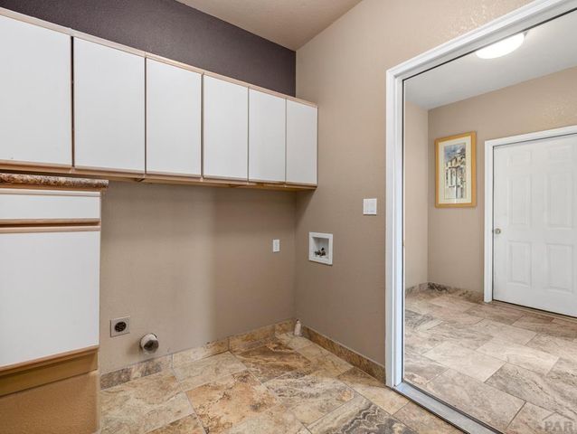 1180 S Oakleaf Dr, Pueblo West, CO 81007