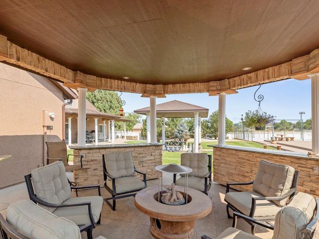 1180 S Oakleaf Dr, Pueblo West, CO 81007