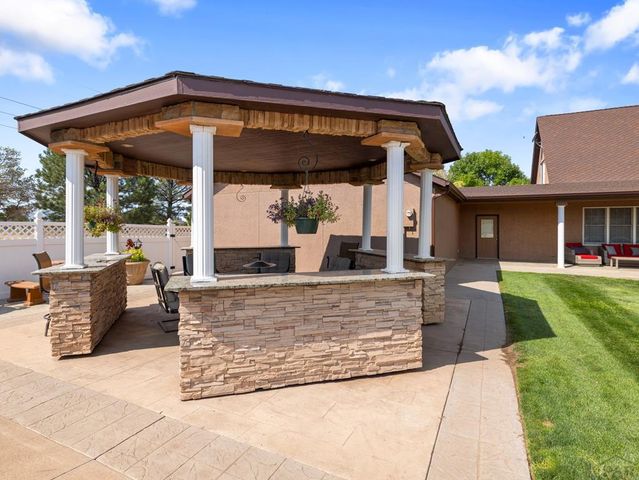 1180 S Oakleaf Dr, Pueblo West, CO 81007