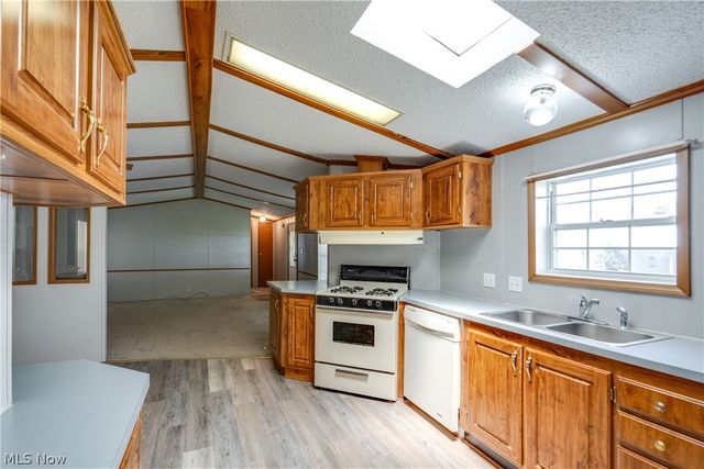 18592 Edwards Road 223, Doylestown, OH 44230
