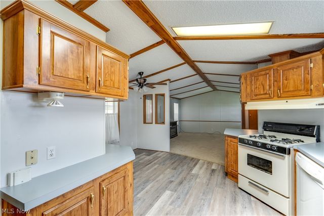 18592 Edwards Road 223, Doylestown, OH 44230