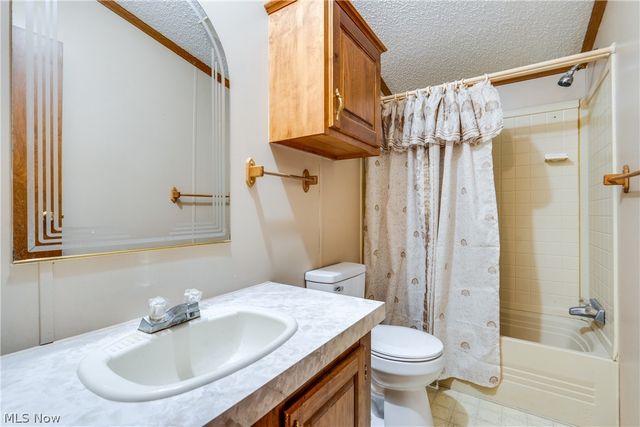 18592 Edwards Road 223, Doylestown, OH 44230