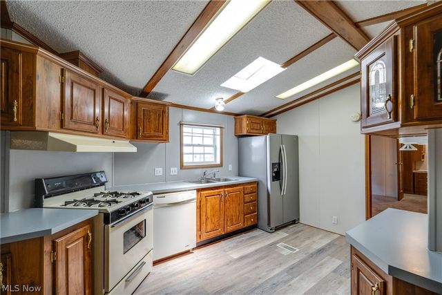 18592 Edwards Road 223, Doylestown, OH 44230