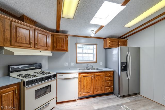 18592 Edwards Road 223, Doylestown, OH 44230