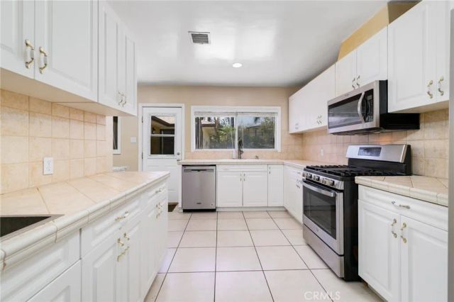 530 W C St, Colton, CA 92324