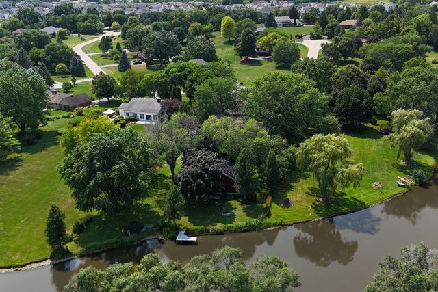 33925 N Fischer Drive, Ingleside, IL 60041