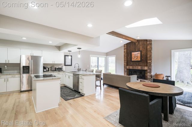 6464 Deer Ridge Drive, Independence Charter Township, MI 48348