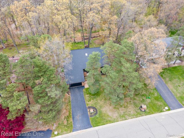 6464 Deer Ridge Drive, Independence Charter Township, MI 48348