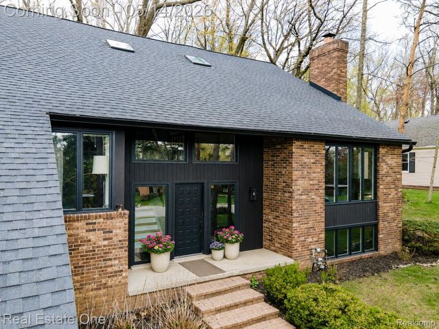 6464 Deer Ridge Drive, Independence Charter Township, MI 48348