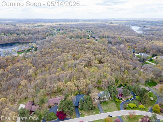 6464 Deer Ridge Drive, Independence Charter Township, MI 48348