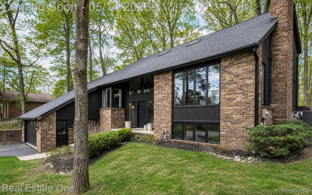 6464 Deer Ridge Drive, Independence Charter Township, MI 48348