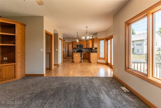 1000 Rolling Hills Court, Norwalk, IA 50211