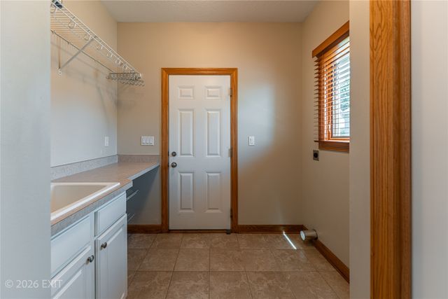 1000 Rolling Hills Court, Norwalk, IA 50211
