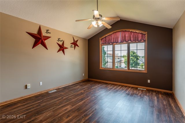 1000 Rolling Hills Court, Norwalk, IA 50211