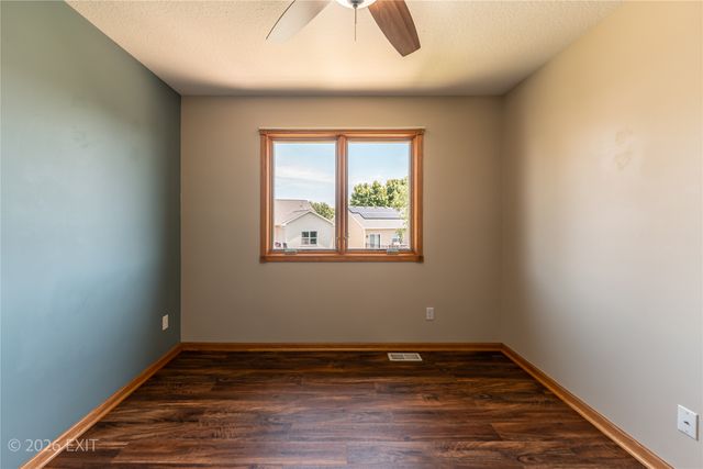 1000 Rolling Hills Court, Norwalk, IA 50211