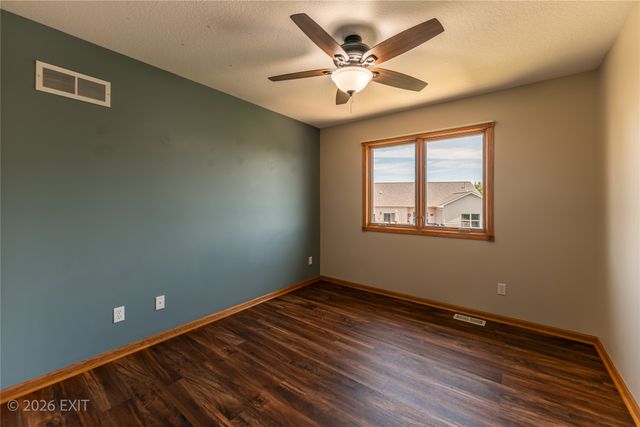 1000 Rolling Hills Court, Norwalk, IA 50211
