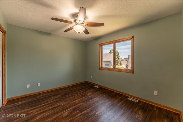 1000 Rolling Hills Court, Norwalk, IA 50211